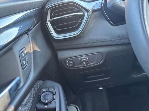 Used 2025 Chevrolet TrailBlazer LT image 33