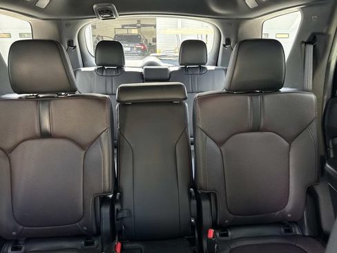 Certified 2025 Honda Pilot Black Edition image 9