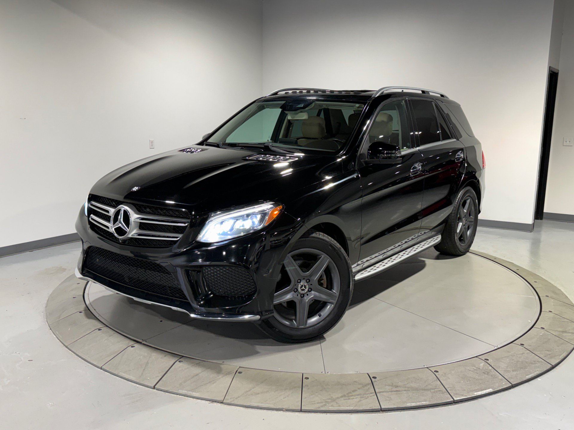 Used 2016 Mercedes-Benz GLE 400 4MATIC image 3