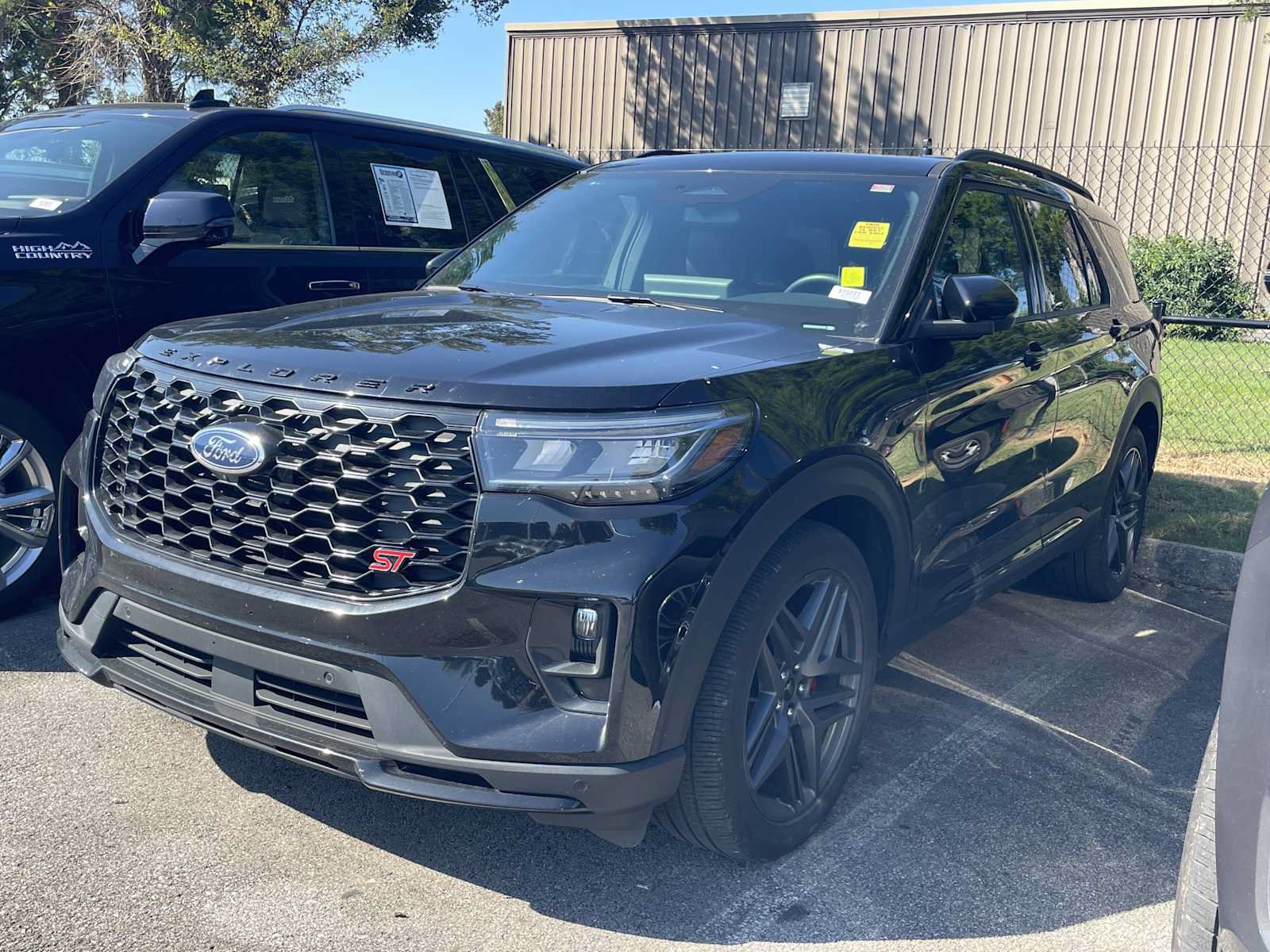 Used 2025 Ford Explorer ST AWD/4WD image 3