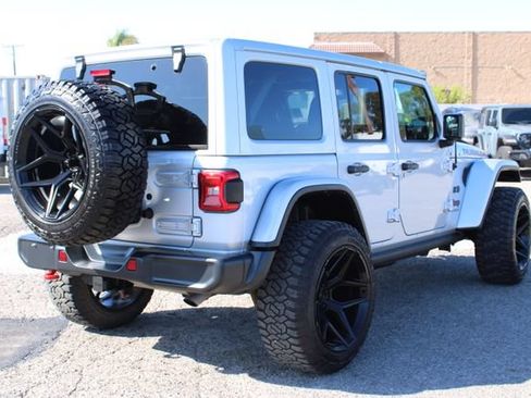 Used 2022 Jeep Wrangler Unlimited Rubicon w/ LED Lighting Group AWD/4WD image 4