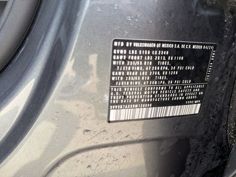 Used 2024 Volkswagen Tiguan SE FWD image 18