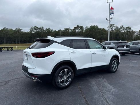 Used 2024 Chevrolet Blazer LT w/ Convenience Package image 3