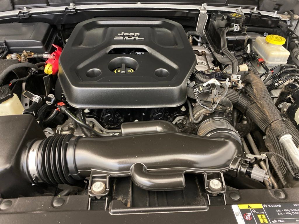 Used 2019 Jeep Wrangler Unlimited Sahara AWD/4WD image 27