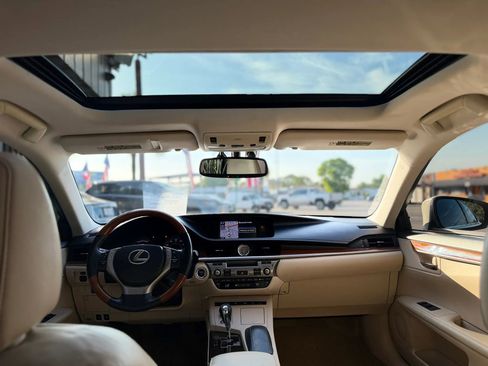 Used 2013 Lexus ES 300h w/ Luxury Pkg FWD image 29