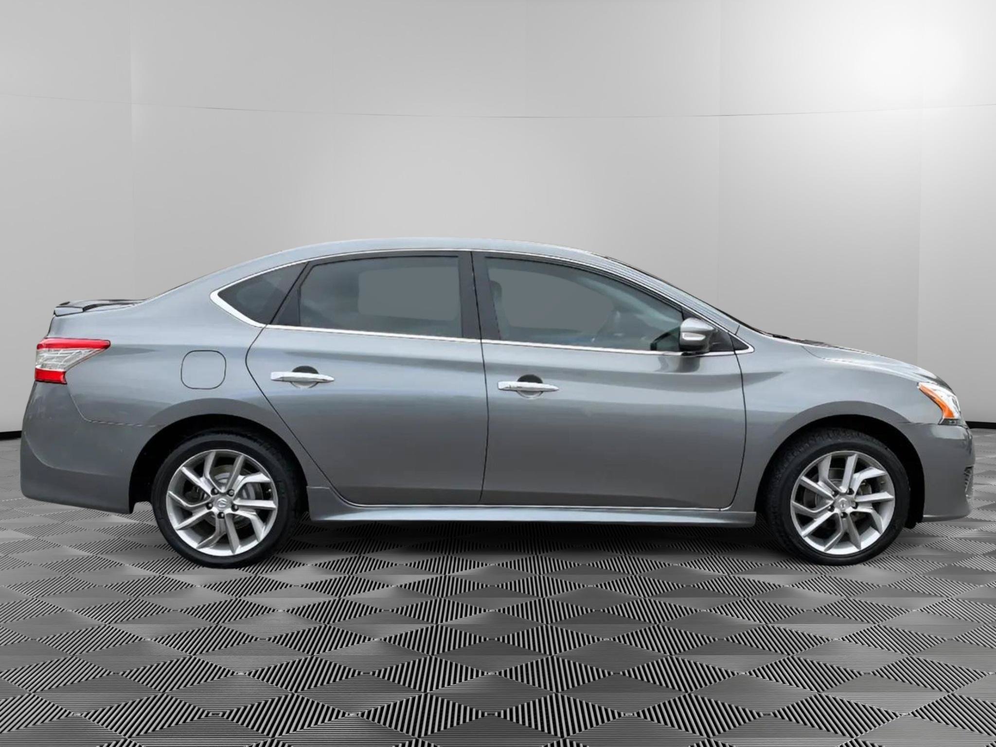 Used 2015 Nissan Sentra SR w/ Navigation Package FWD image 6