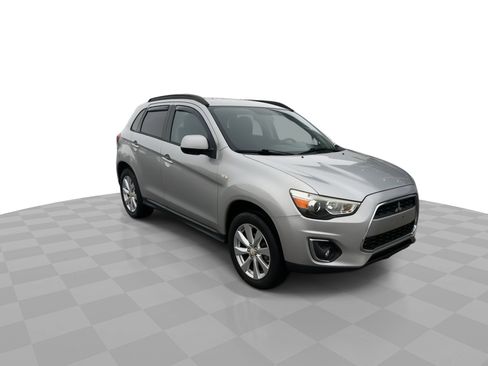 Used 2015 Mitsubishi Outlander Sport ES image 2