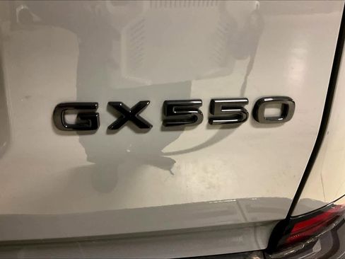Used 2024 Lexus GX 550 image 9