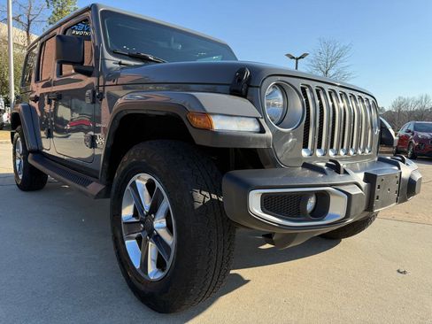 Used 2019 Jeep Wrangler Unlimited Sahara image 9