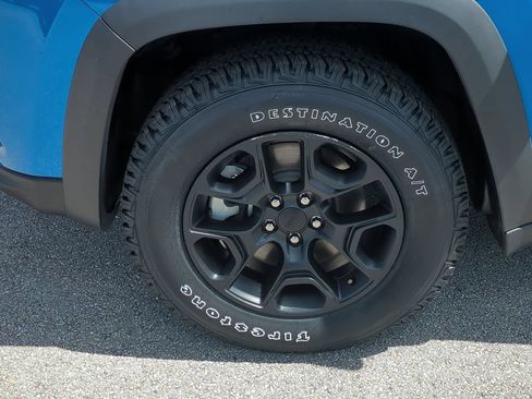Used 2022 Jeep Cherokee Latitude AWD/4WD image 12