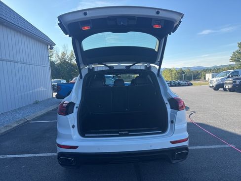 Used 2017 Porsche Cayenne image 23