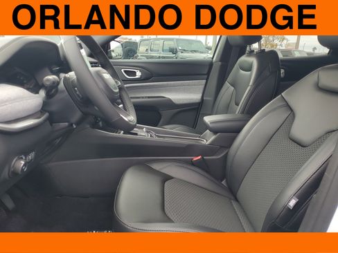 New 2026 Jeep Compass Latitude image 9