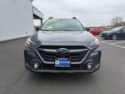 Used 2025 Subaru Outback Premium AWD/4WD image 2