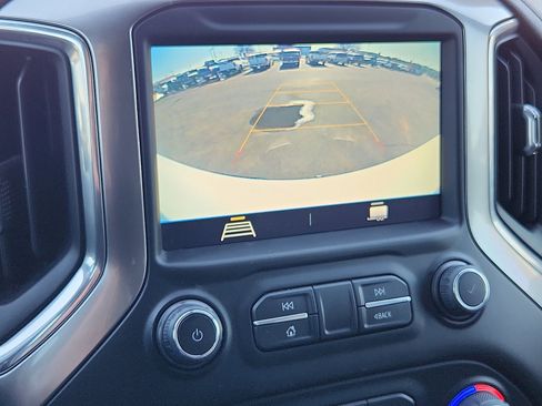 Used 2022 Chevrolet Silverado 1500 LT w/ Z71 Off-Road Package image 12