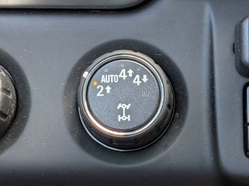 Used 2017 Chevrolet Suburban Premier image 30