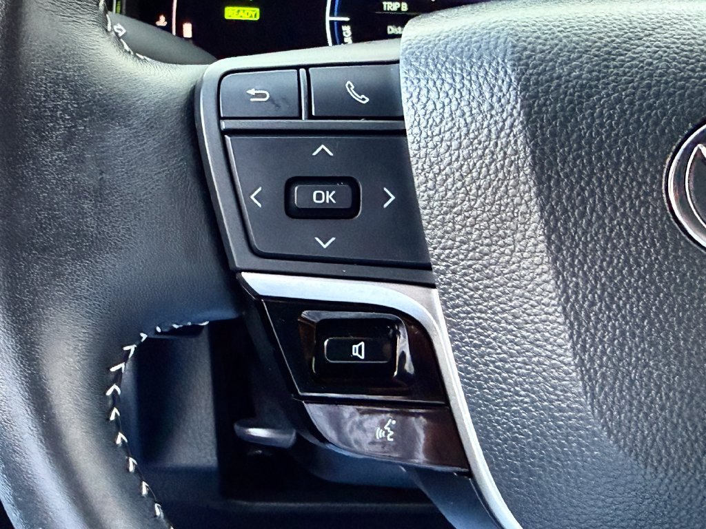 Used 2025 Toyota Camry SE FWD image 24