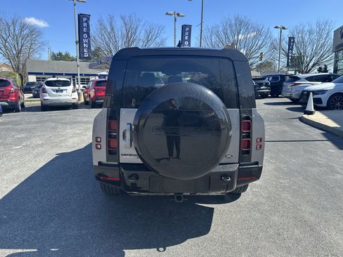 Used 2023 Land Rover Defender 130 X-Dynamic SE image 6