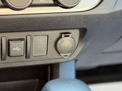Used 2022 Toyota Tacoma SR5 AWD/4WD image 16