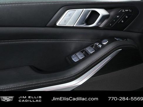 Used 2022 BMW X7 M50i image 7