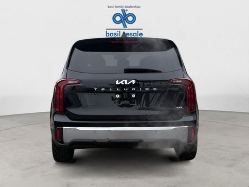 Used 2023 Kia Telluride LX image 5