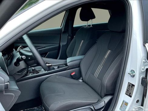 Used 2025 Hyundai Elantra SEL w/ Cargo Package FWD image 19