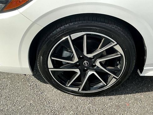 Certified 2024 Nissan Sentra SR w/ SR Premium Package image 7