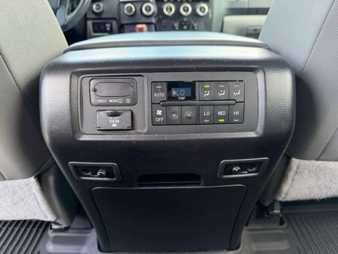 Used 2021 Toyota Sequoia Platinum AWD/4WD image 30