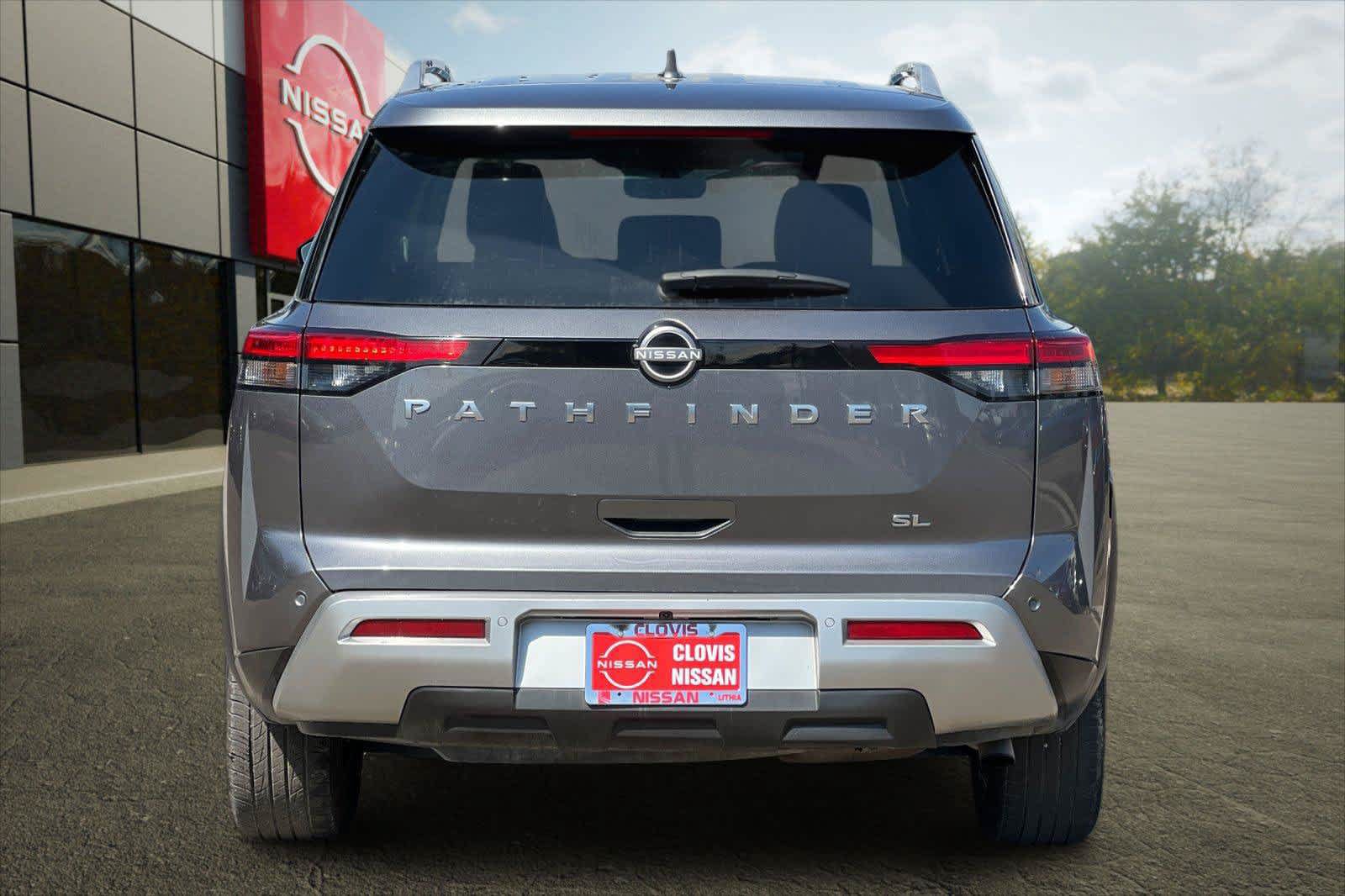 Used 2025 Nissan Pathfinder SL FWD image 8
