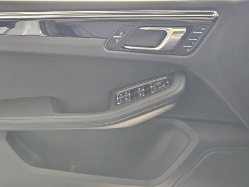 Certified 2025 Porsche Macan image 22