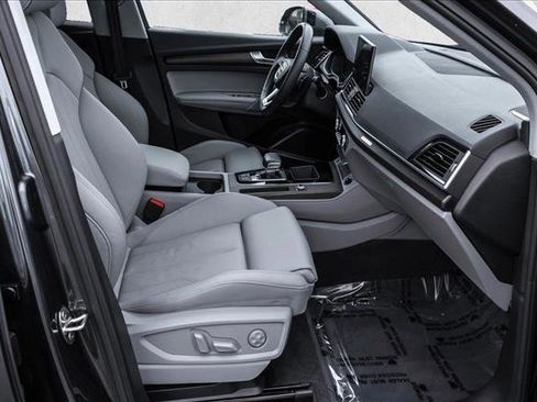 Used 2025 Audi Q5 e Premium Plus w/ Premium Plus Package image 26