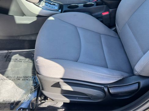 Used 2013 Hyundai Elantra GLS w/ Preferred Pkg image 28
