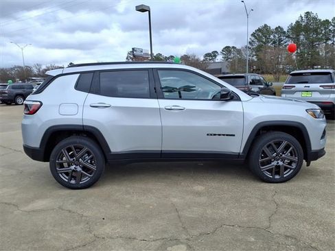New 2026 Jeep Compass Latitude image 2