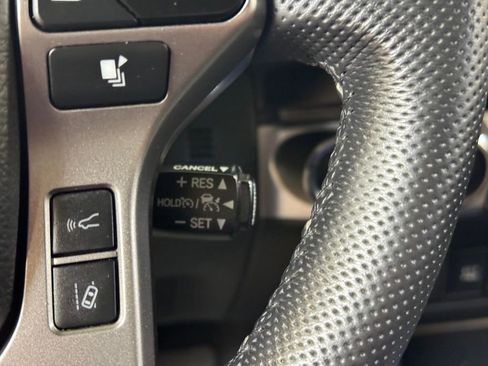 Used 2022 Toyota Tacoma Limited AWD/4WD image 33