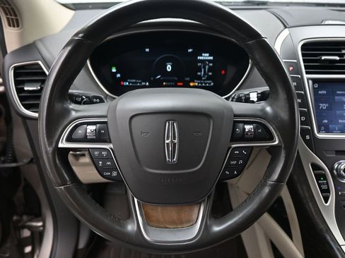 Used 2020 Lincoln Nautilus Reserve image 11