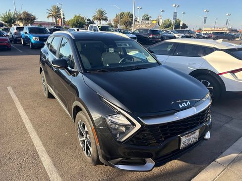 Used 2023 Kia Sportage EX AWD/4WD image 3