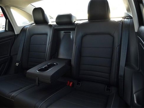 Certified 2024 Volkswagen Jetta SE w/ Panoramic Sunroof Package image 23