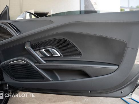 Used 2020 Audi R8 V10 w/ Carbon Exterior Package image 35