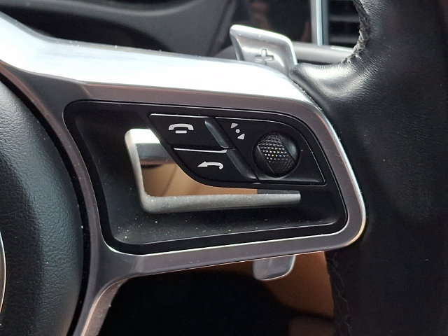 Certified 2018 Porsche Macan AWD/4WD image 25
