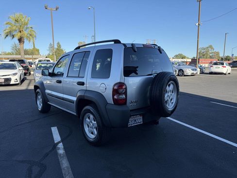 Used 2007 Jeep Liberty Sport image 5