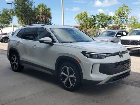 Certified 2026 Volkswagen Tiguan SE AWD/4WD image 2