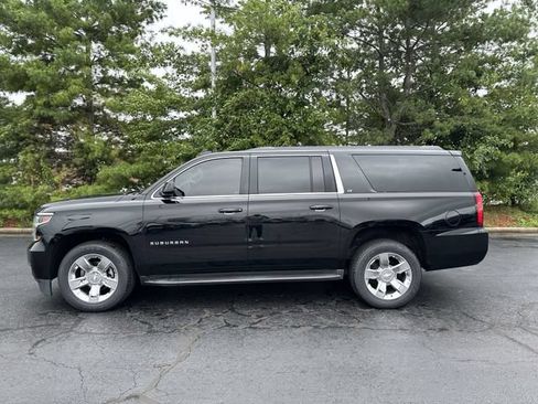 Used 2019 Chevrolet Suburban LT RWD image 2
