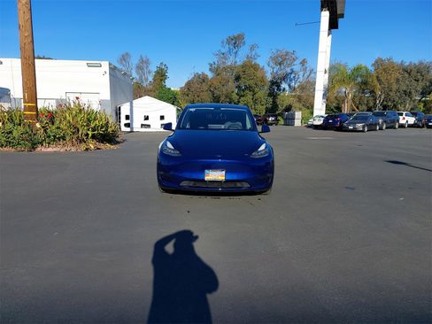 Used 2021 Tesla Model Y Long Range image 2