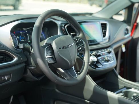 New 2026 Chrysler Pacifica Limited FWD image 26