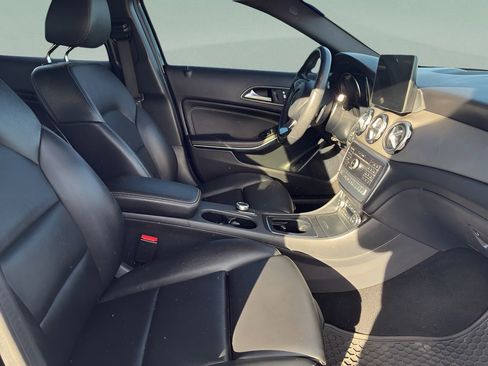 Used 2019 Mercedes-Benz GLA 250 4MATIC image 16