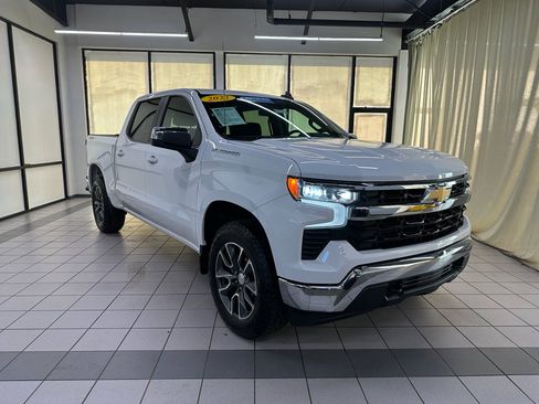 Certified 2022 Chevrolet Silverado 1500 LT image 2