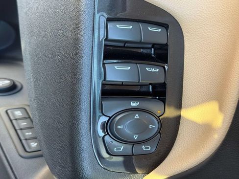 Used 2024 Chevrolet Equinox Premier AWD/4WD image 19