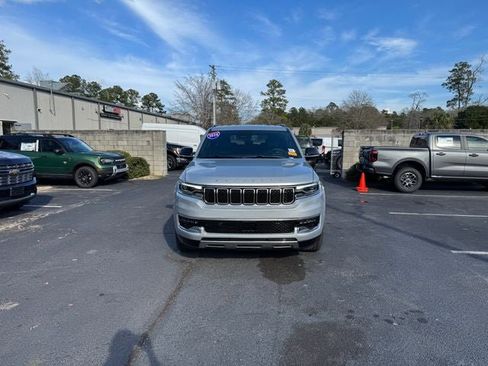 Used 2024 Jeep Wagoneer L Series III w/ Flexible Seating Group image 3