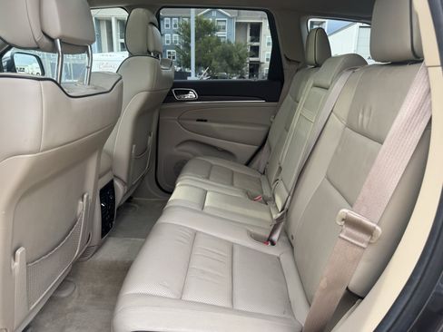 Used 2015 Jeep Grand Cherokee Overland w/ Advanced Technology Group RWD image 27