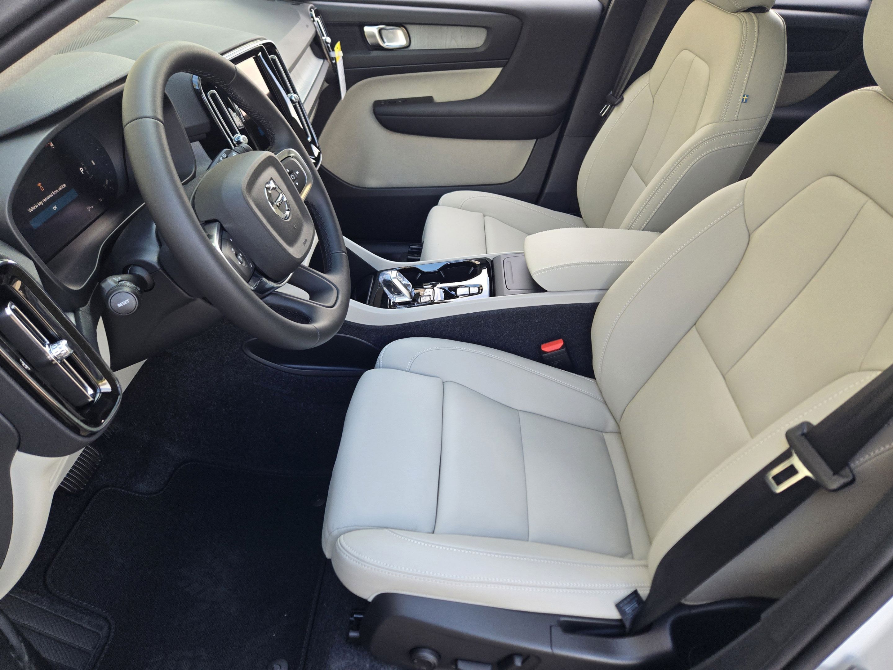Used 2026 Volvo XC40 B5 Plus w/ Protection Package Premier AWD/4WD image 9