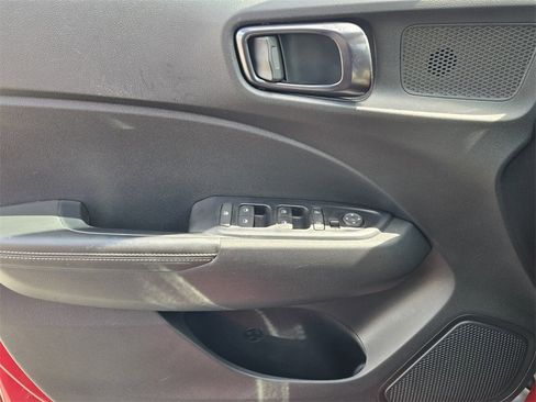 Certified 2023 Hyundai Venue Limited w/ Cargo Package image 30